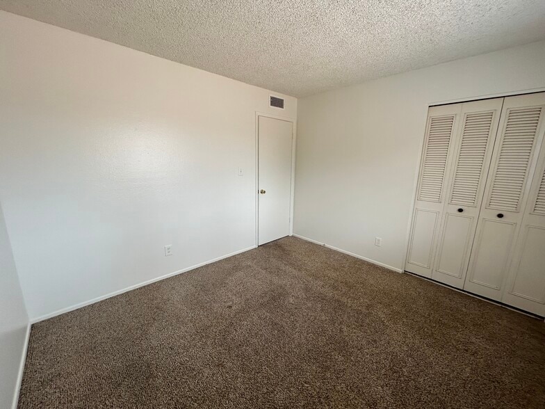 Building Photo - 2060 W Peralta Ave