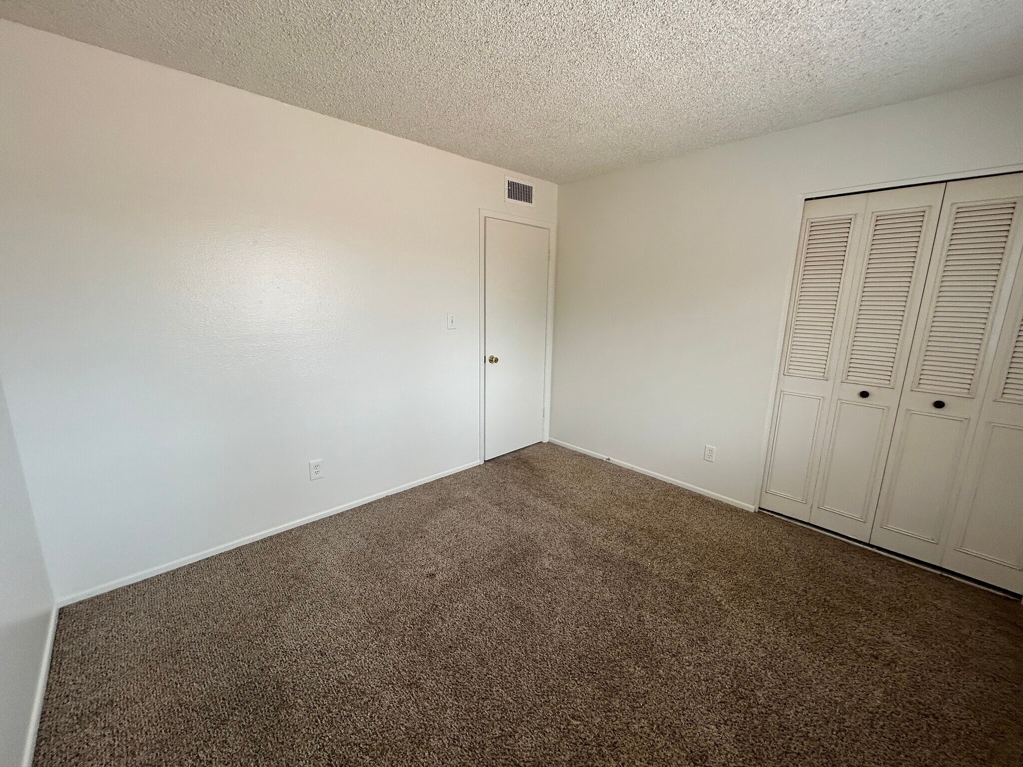 Building Photo - 2060 W Peralta Ave