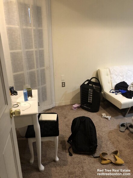 Building Photo - 103 Gainsborough St