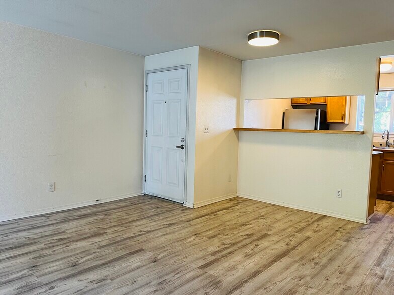 Building Photo - 1144 N 198th St