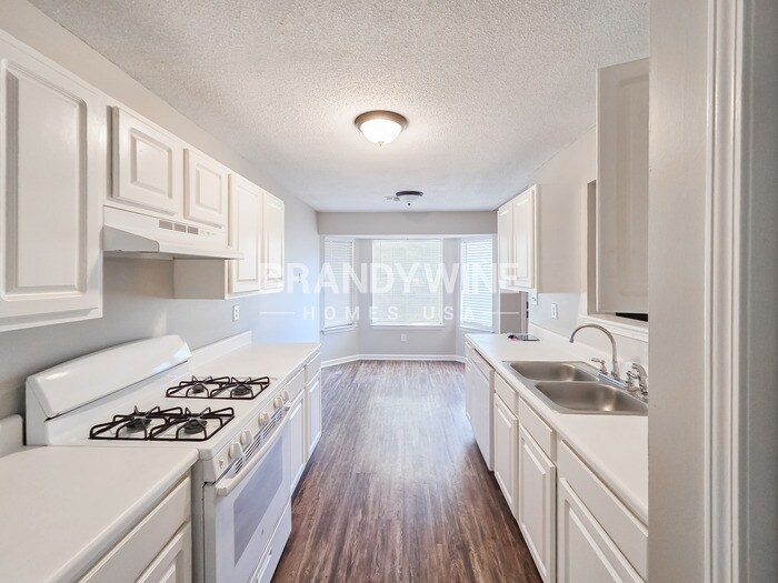 Building Photo - 2050 Tudor Dr