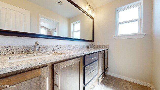 Building Photo - 500 La Entrada Cir