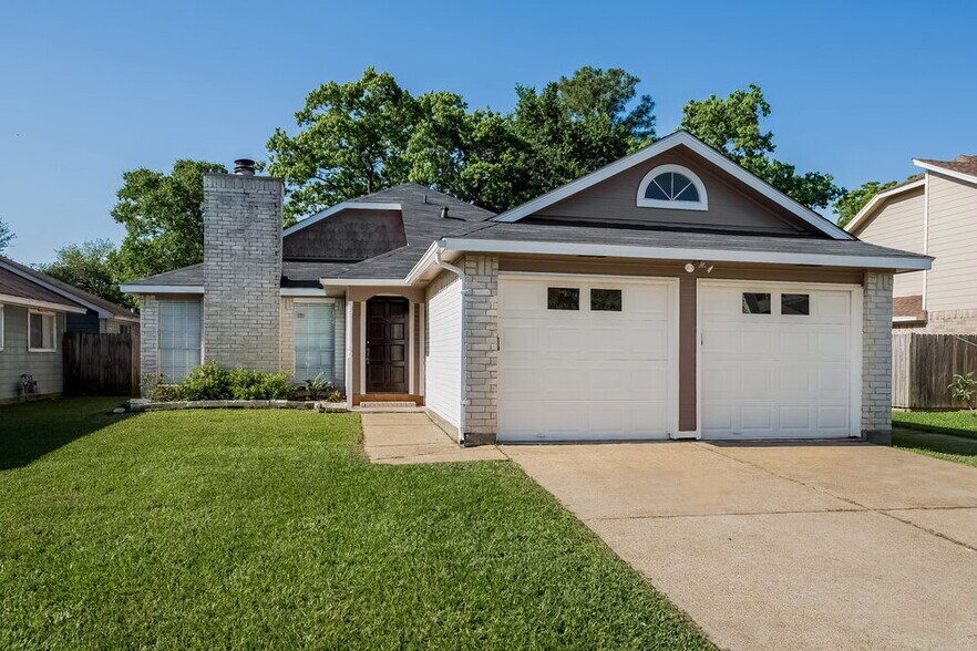 Primary Photo - 19523 Lake Hollow Ln