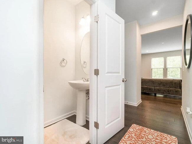 Building Photo - 3632 Chippendale Cir