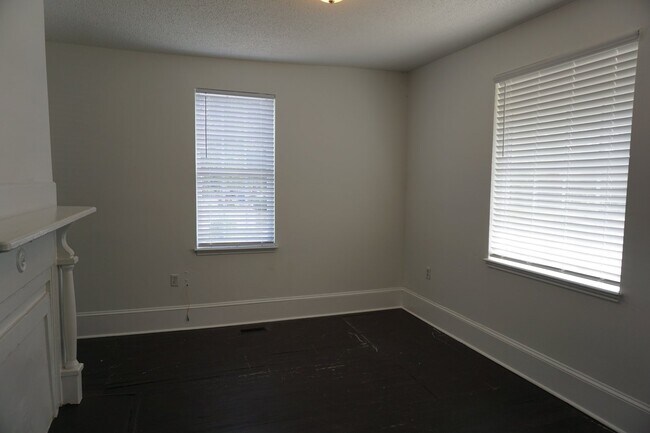 Building Photo - 2BR/1BA Apartment in Downtown Wilmington - Near Brooklyn Arts District - $1,200/Monthly - Pet Fri...
