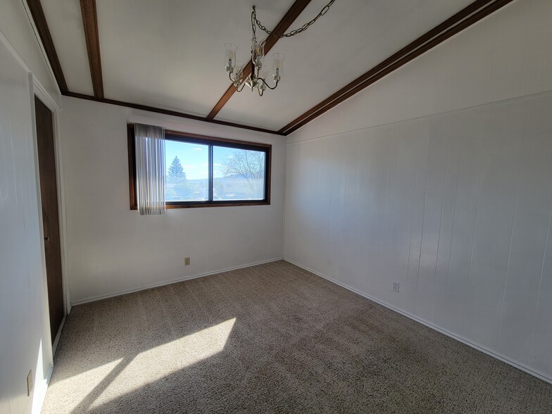 Large master bedroom - 3449 Taft Way