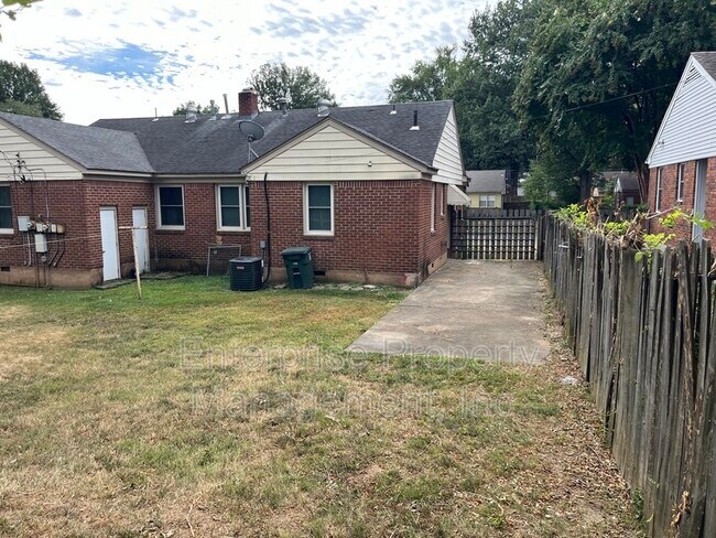 Building Photo - 3938 Brennan Dr