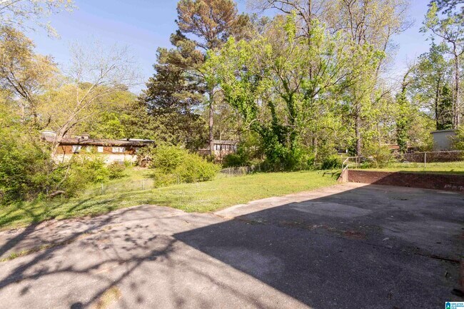 Building Photo - 1332 Lake Ln NE