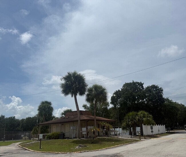 Building Photo - 1101 Spring Meadow Dr
