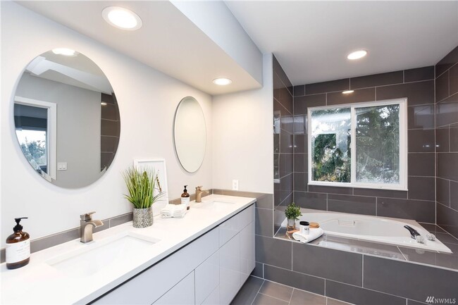 Building Photo - Remodeled Home in Mukilteo!
