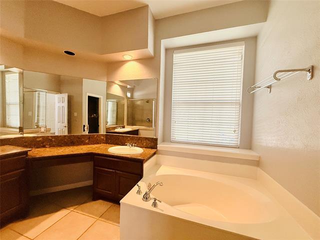 Building Photo - 2728 Breezy Point Ln