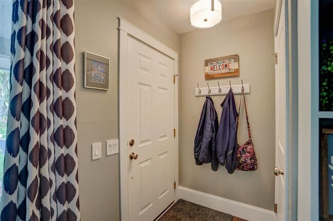 Building Photo - 5519 Leanne Ln