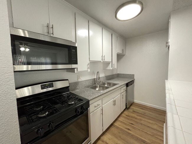 Interior Photo - 6736 Cleon Ave