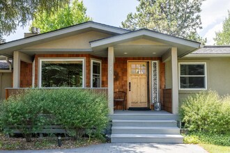Building Photo - 4 Bed, 3 Bath Home in Hailey, Idaho with Beautiful Mountain Views