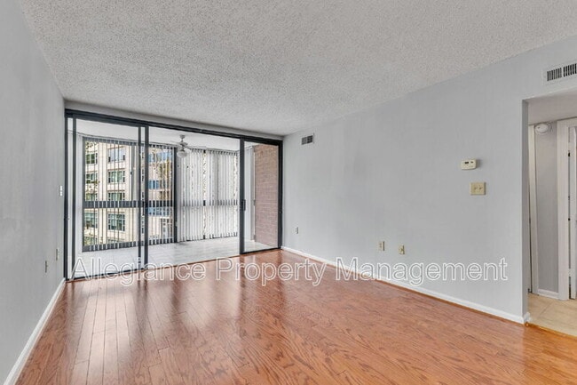 Building Photo - 1001 N Randolph St