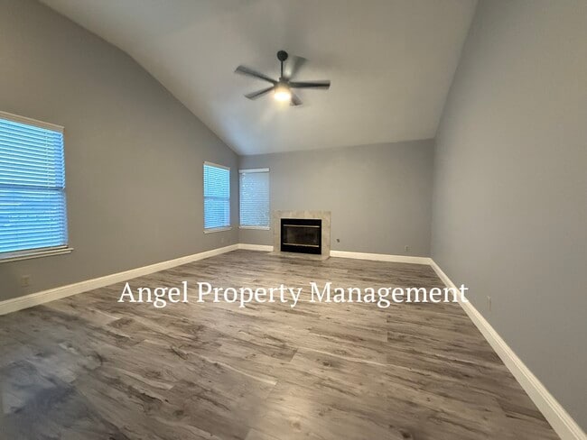 Building Photo - 9131 Brienne Way