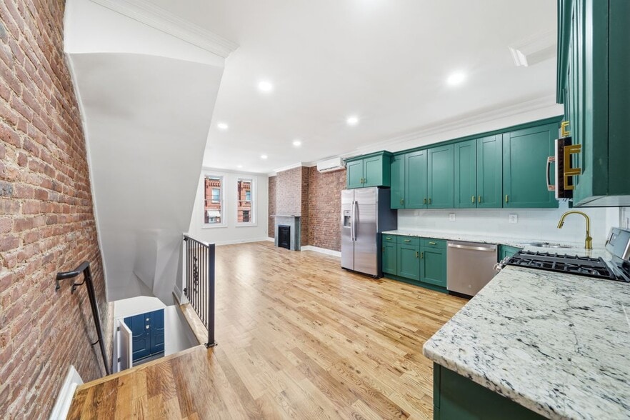 Building Photo - 37 Astor Pl