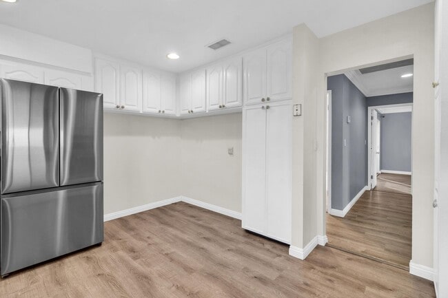 Building Photo - 4 Bedrooms, 3 Bathroom, Two Story Home With Pool