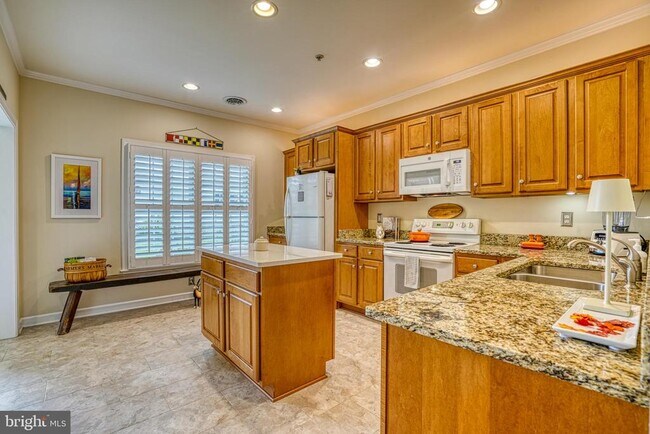 Building Photo - 28463 Pinehurst Cir