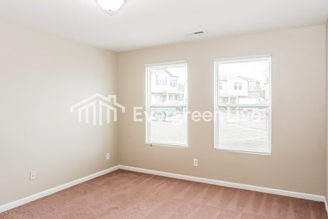 Building Photo - 212 Sagebrook Dr