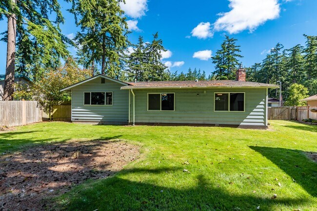 Building Photo - 4 bedroom 2 bath home