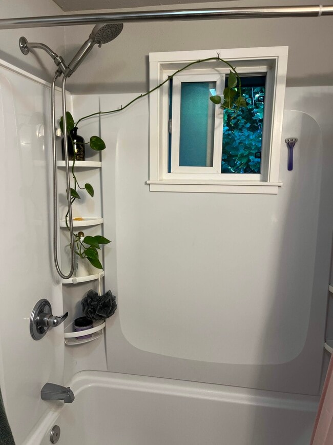 Building Photo - Lake Louise Dr SW