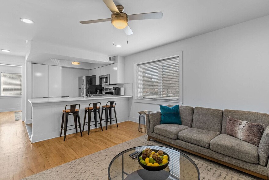 Building Photo - 1136 Crescent Ave NE