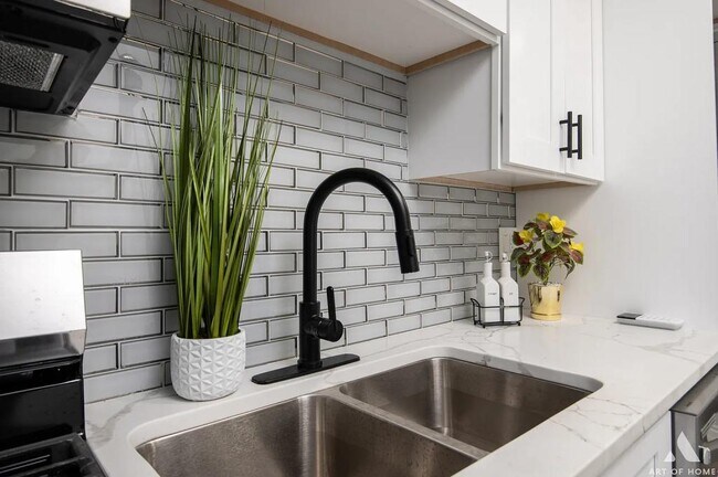 Building Photo - 1486 Burnham Ave