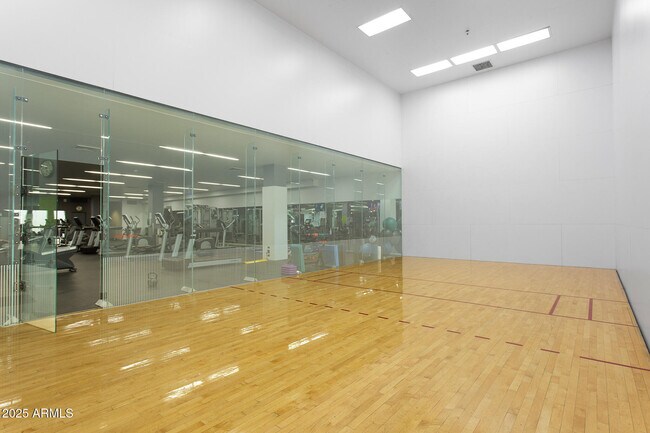 Building Photo - 7137 E Rancho Vista Dr