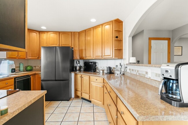 Building Photo - 4145 Los Ranchitos Dr