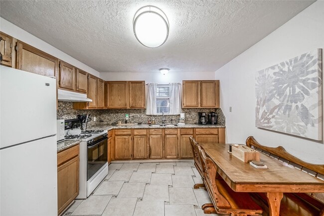 Building Photo - 1320 Avenue L