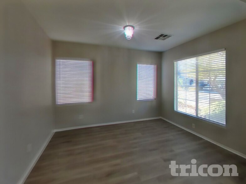 Building Photo - 4432 Santa Clarita Ave