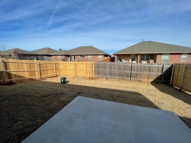 Building Photo - 3 bed Yukon
