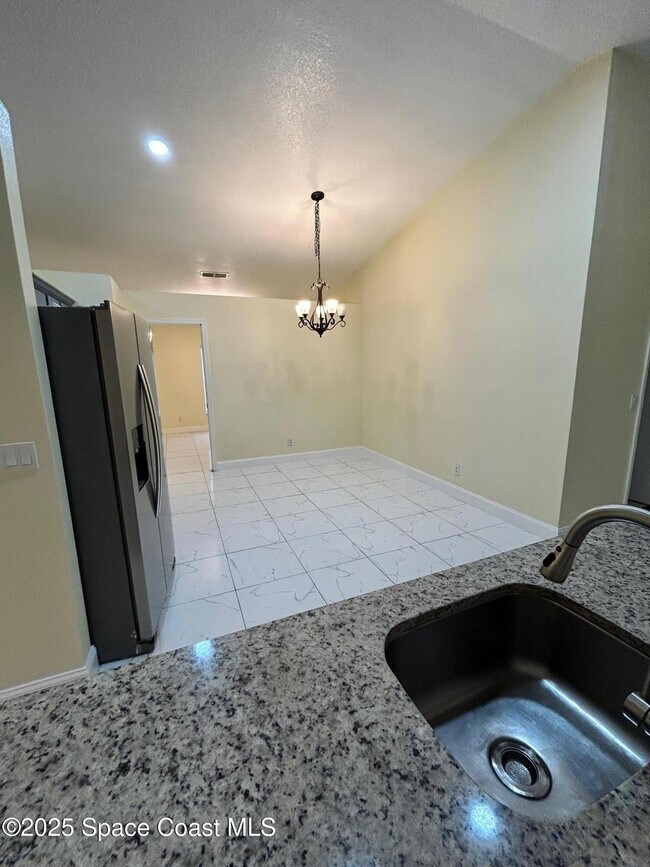 Building Photo - 3266 Weyburn Ave SE