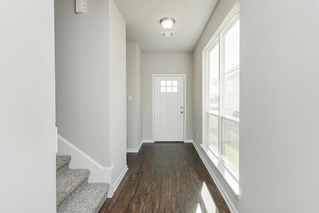 Building Photo - Upstairs Bedroom Elise