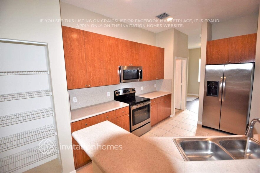 Building Photo - 8739 San Andros