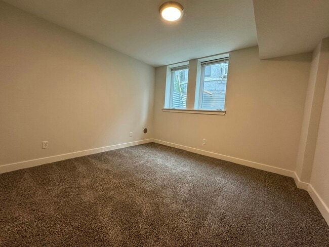 Building Photo - 1411 Rosemary Ln