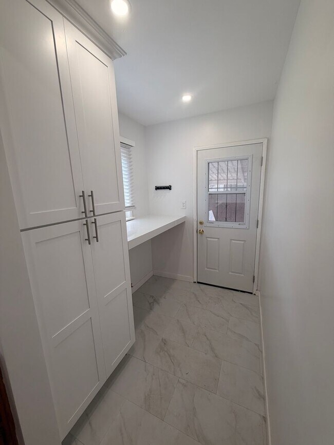 Building Photo - Remodeled 3 Bedroom Norwalk House For Rent!