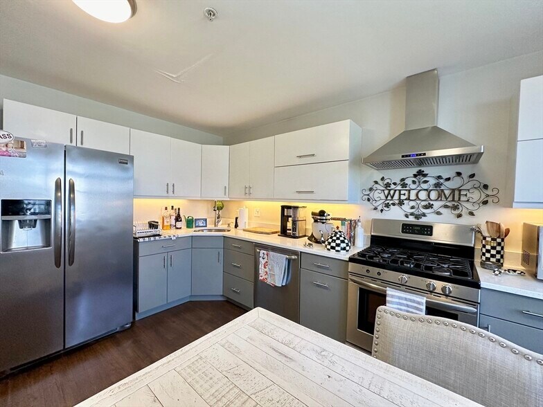 Primary Photo - 180 K St