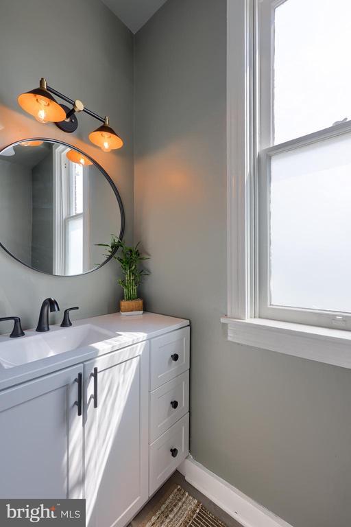 Building Photo - 136 E Harrisburg Ave