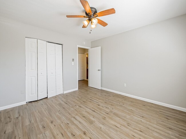 Building Photo - 125 E Van Riper Rd