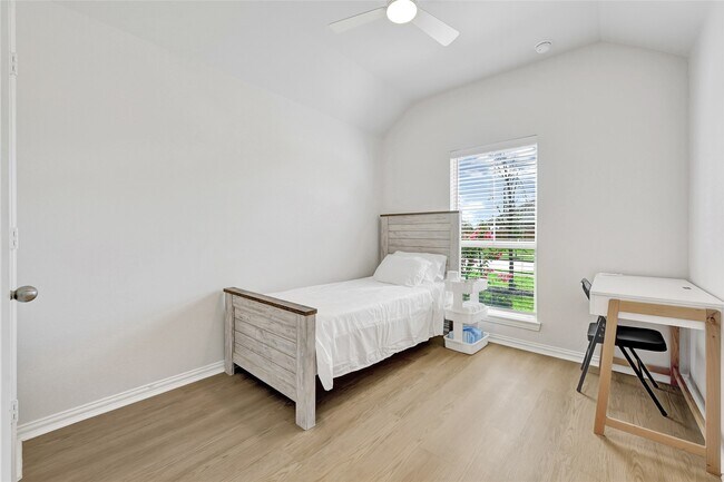 Building Photo - 562 Long Beach Bay Dr