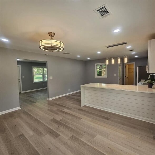 Building Photo - 3047 Menlo Park Dr