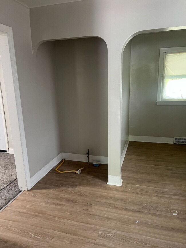 Building Photo - 3-Bedroom Gem on Indiana St with Spacious ...