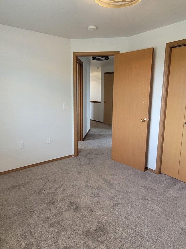 Building Photo - August Rent FREE - 4 Bedroom / Triple Car Garage