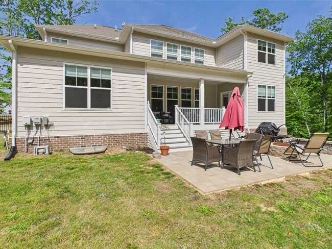 Building Photo - Stunning 5 Bedroom 4.5 Bathroom Located in...