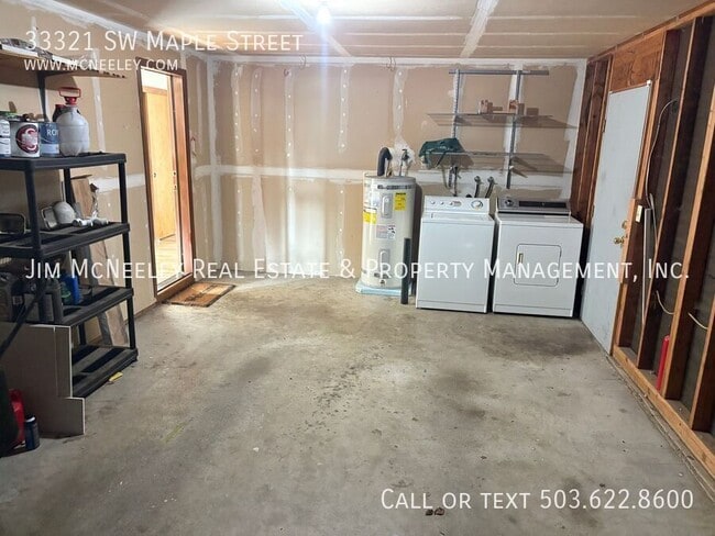 Building Photo - 33321 SW Maple St