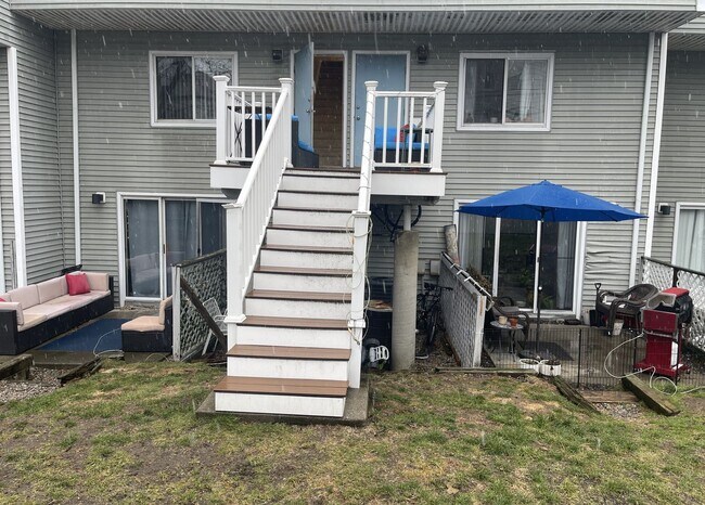 Building Photo - 3-Bed with AC & 1.5 Bath *Boston Landing * Top Floor * SEPT