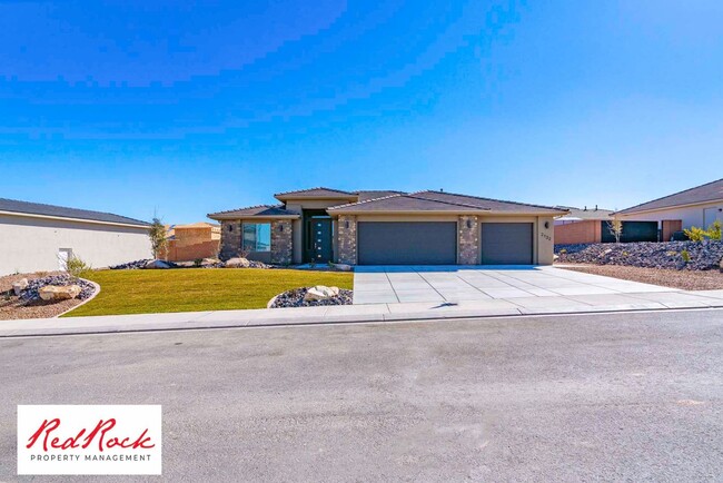 Primary Photo - Come Live in the Desirable Sage Canyon Nei...