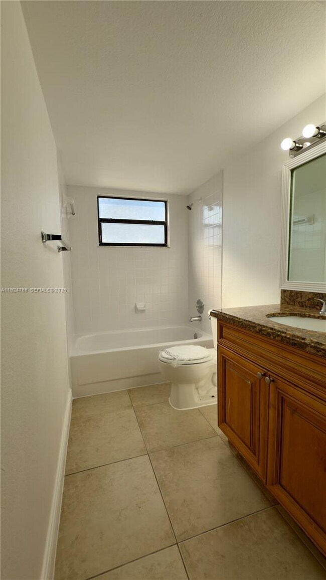 Building Photo - 1455 Lake Crystal Dr